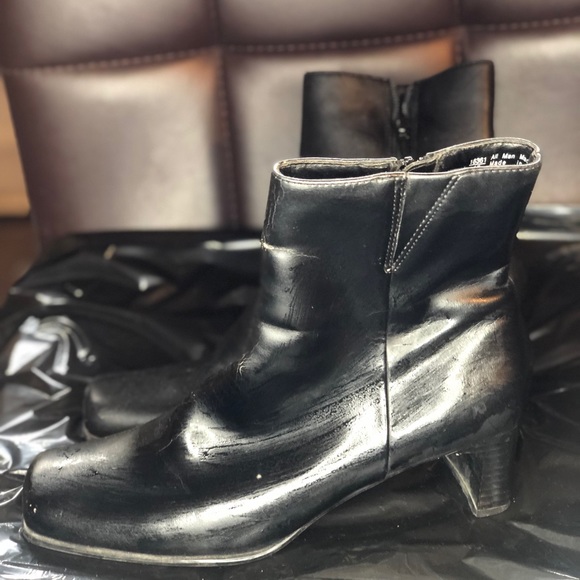 Black heels - Picture 1 of 3